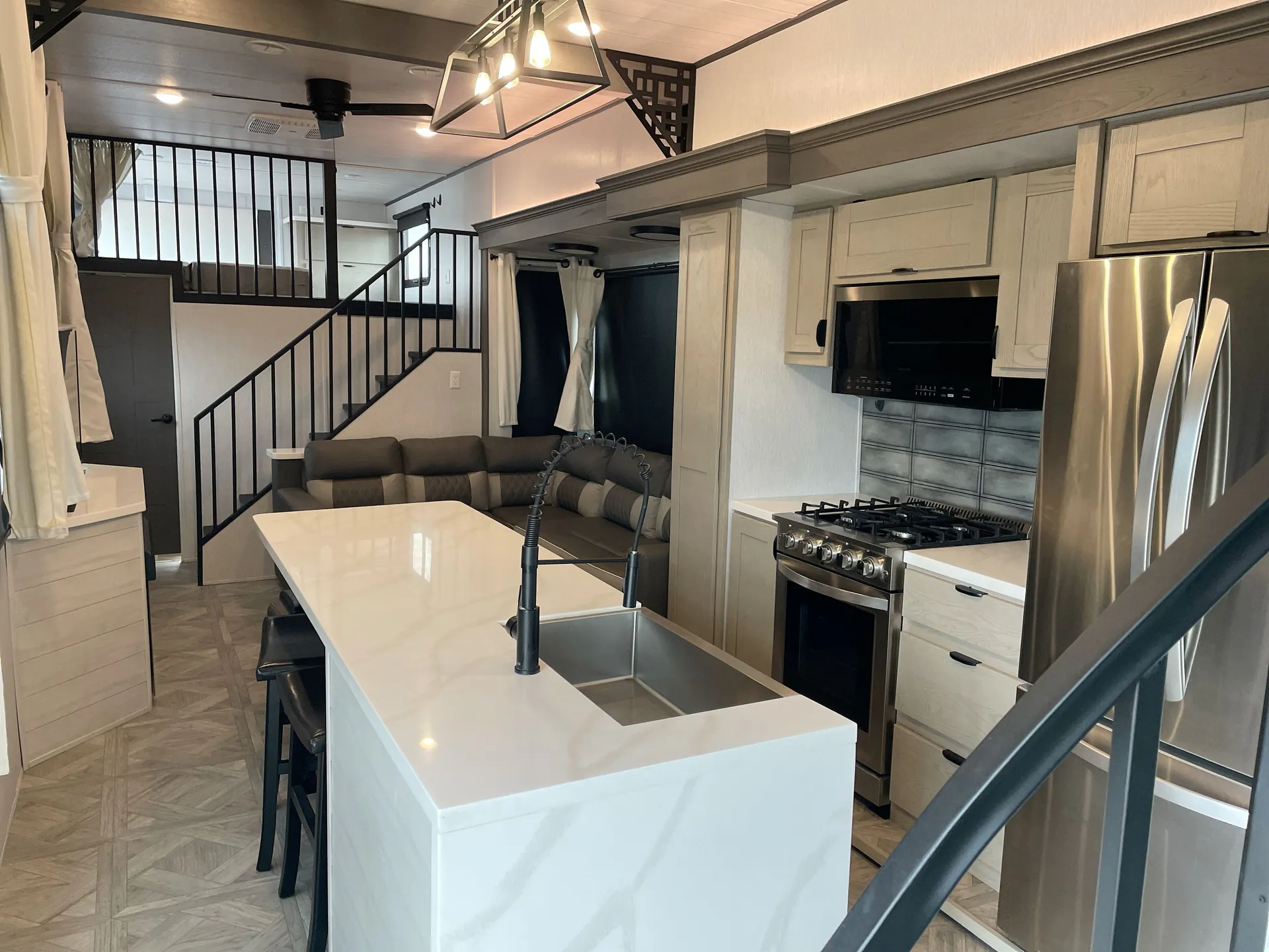 2024 Forest River Salem Villa 44VIEW — living area main