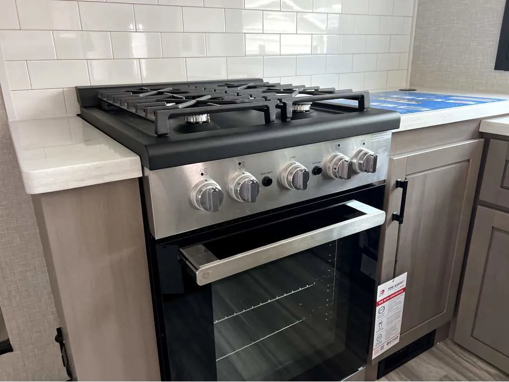 2025 Jayco Seismic Luxury Series 4113, Kitchen photo 3