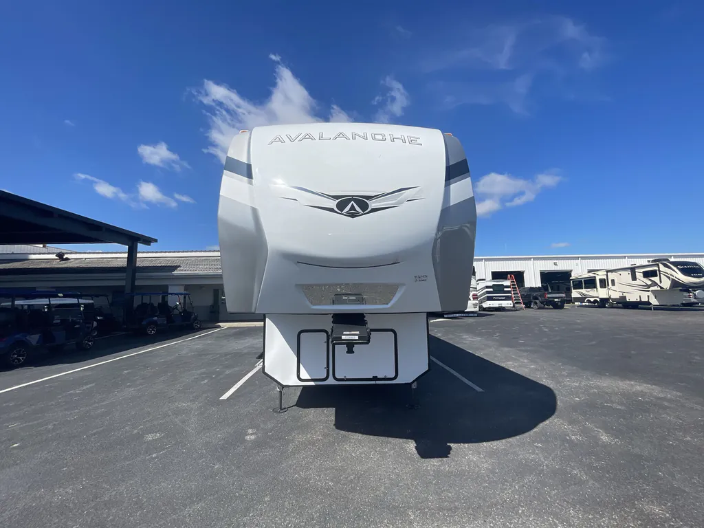 2023 Keystone Avalanche 390DS, Photos photo 2