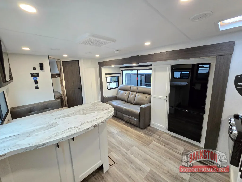 2026 Venture RV Stratus SR302VBH, Photos photo 9