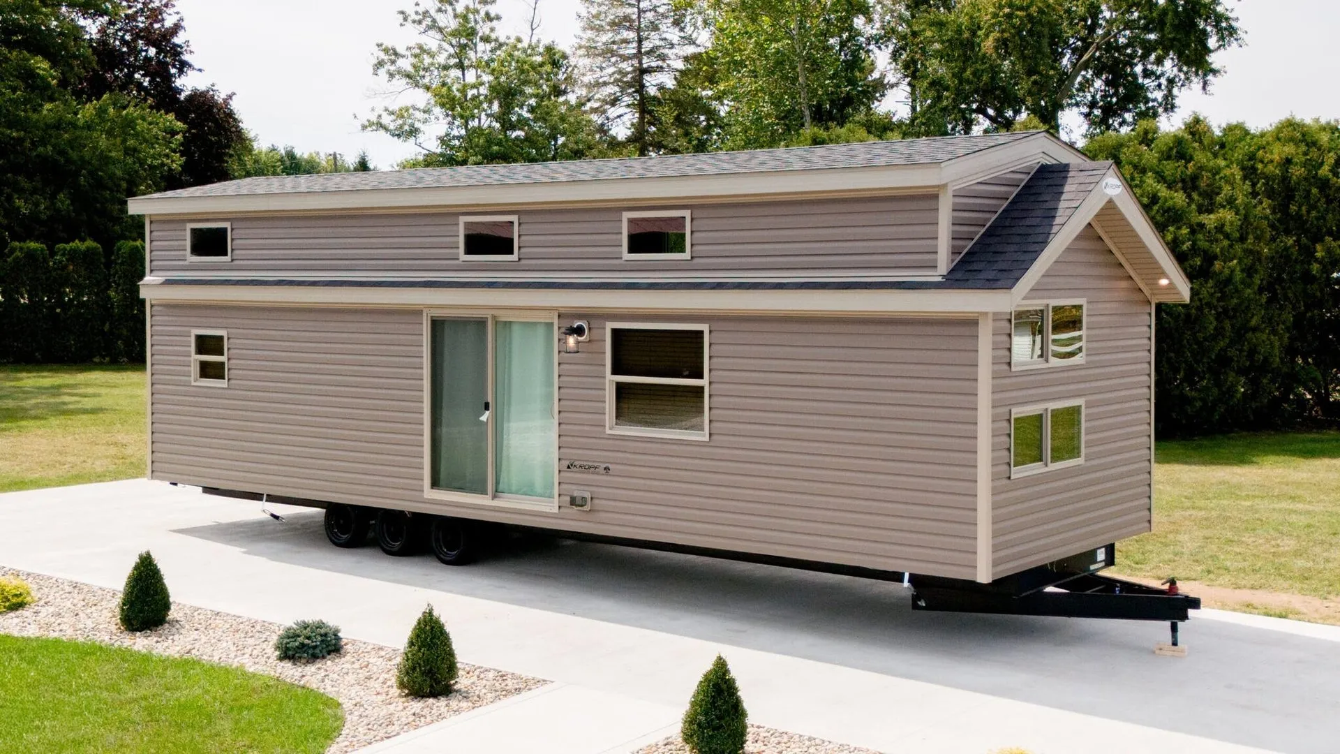 Lakeside 8180 exterior