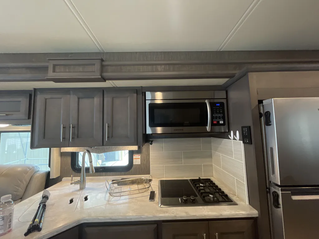 2021 Thor Motor Coach Challenger 35MQ, Photos photo 14