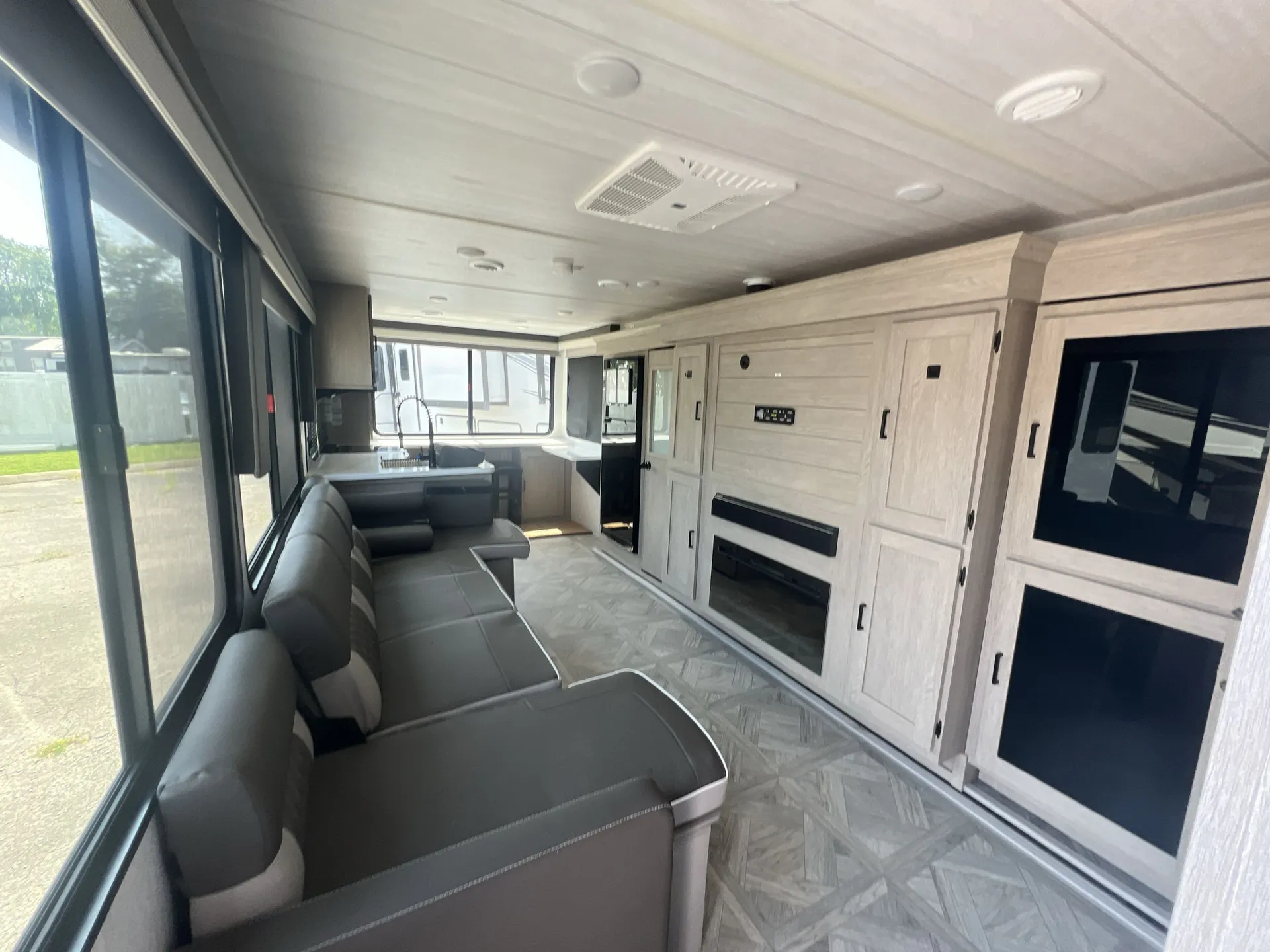 2024 Forest River Wildwood 29VIEW — living area main