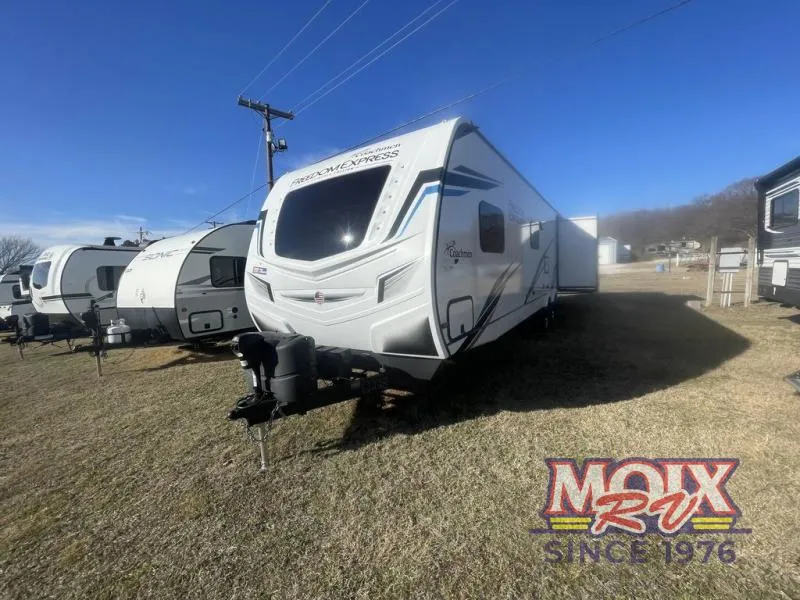 2023 Coachmen Freedom Express Liberty Edition 326BHDSLE - Photo 4