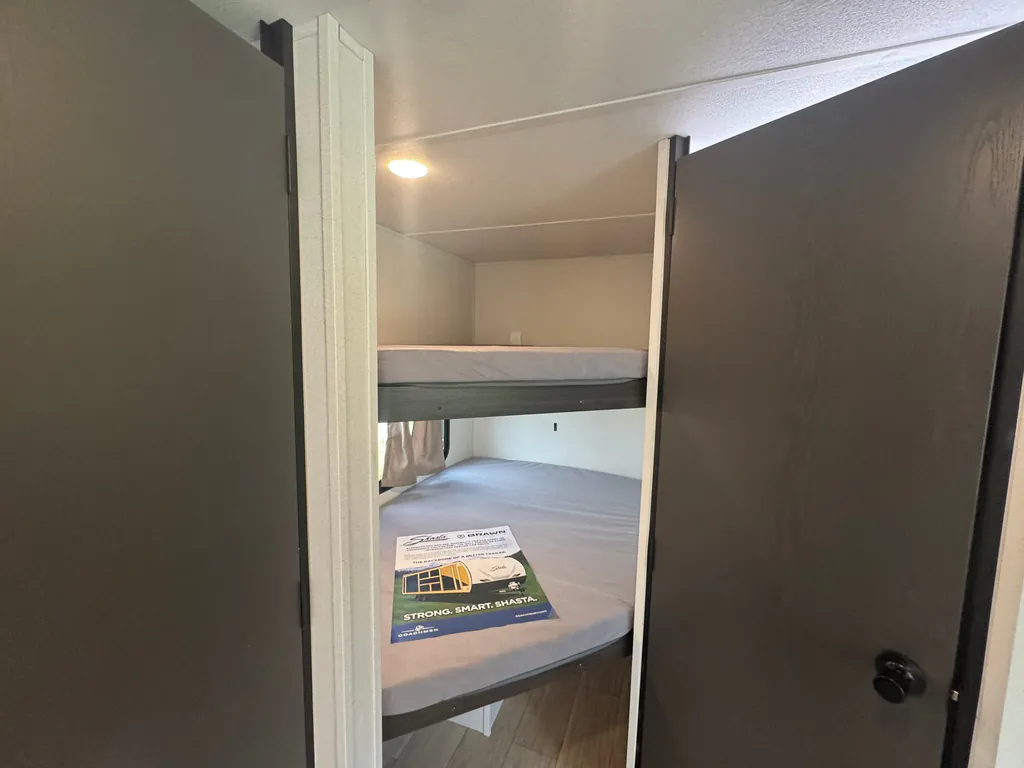 2027 Shasta RVs i-5 Edition 527BHS, Photos photo 7