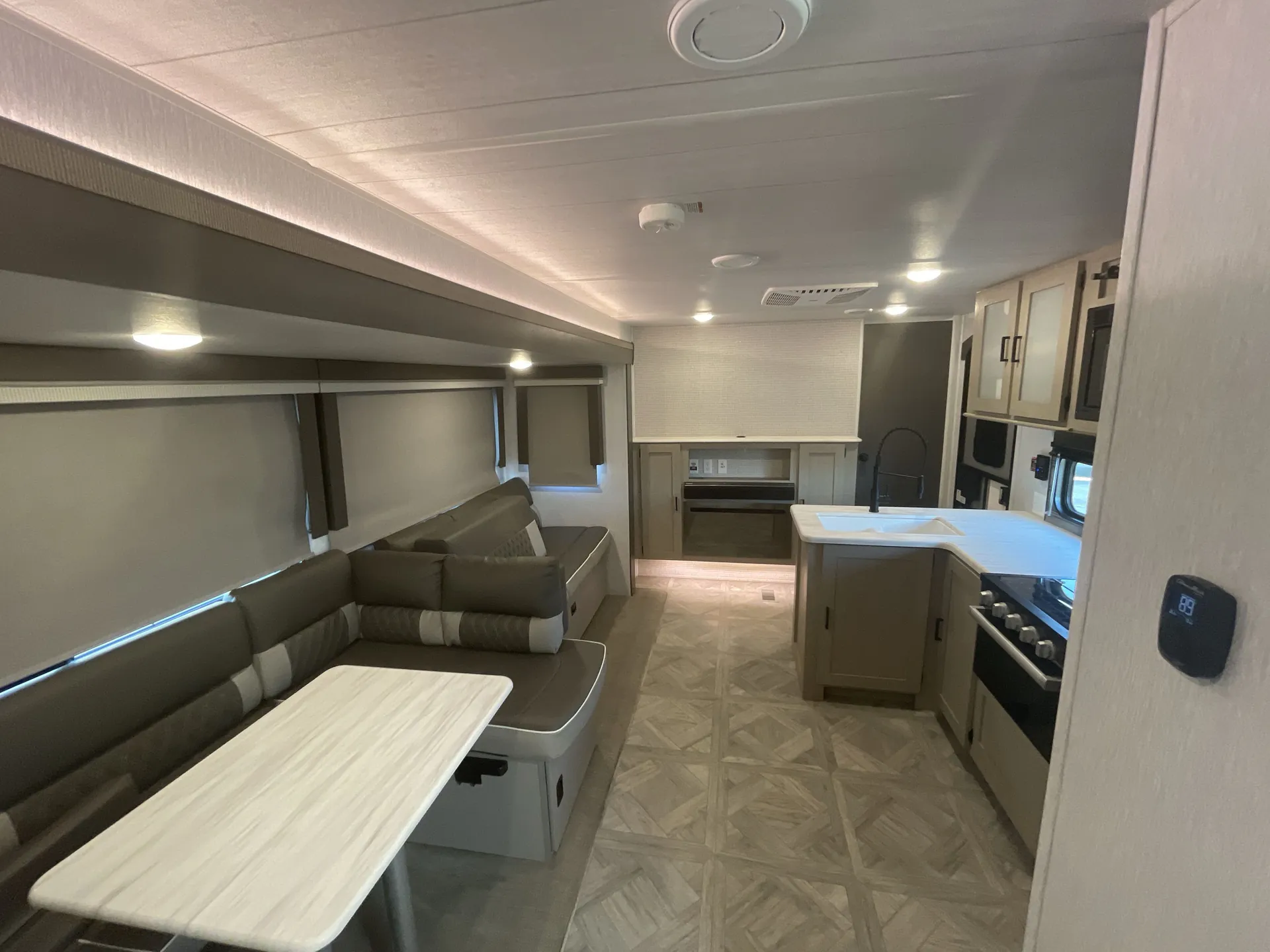 2024 Forest River Salem 31KQBTS — living area main
