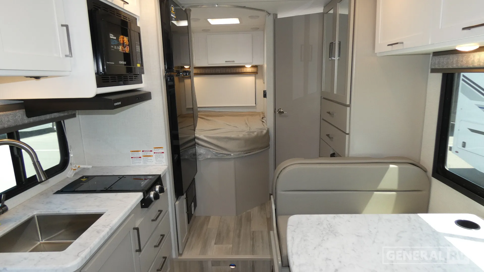2026 Thor Motor Coach Pasadena SE SE21 Chevy - Photo 3