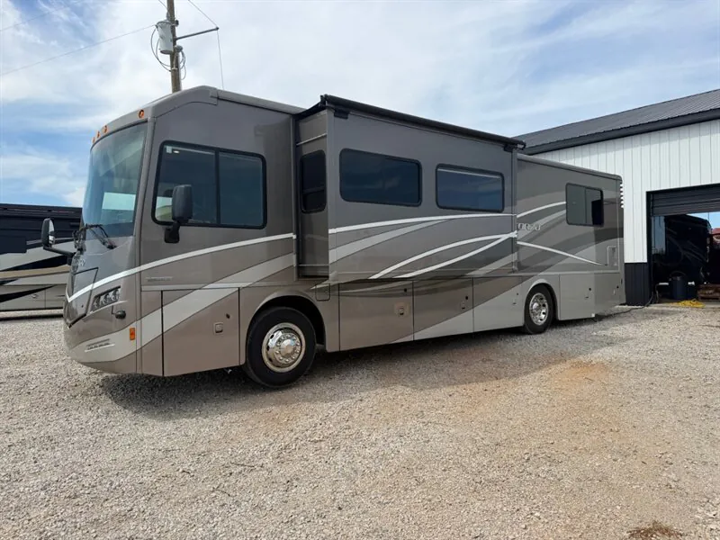 2017 Winnebago Forza 34T - Photo 3