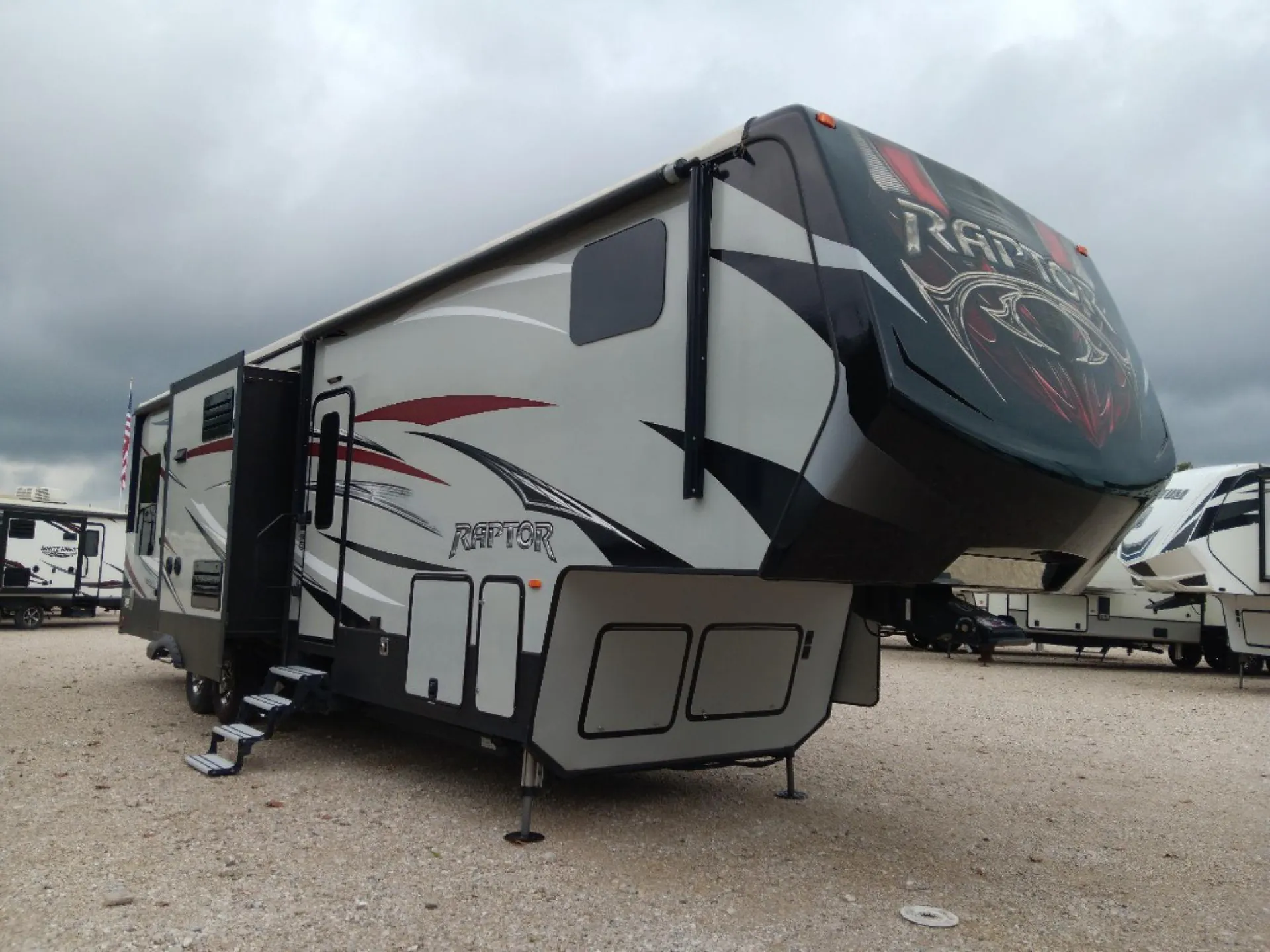 2017 Keystone Raptor 352 - Photo 2