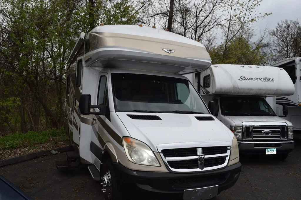 2009 Fleetwood Pulse 24D - Photo 4