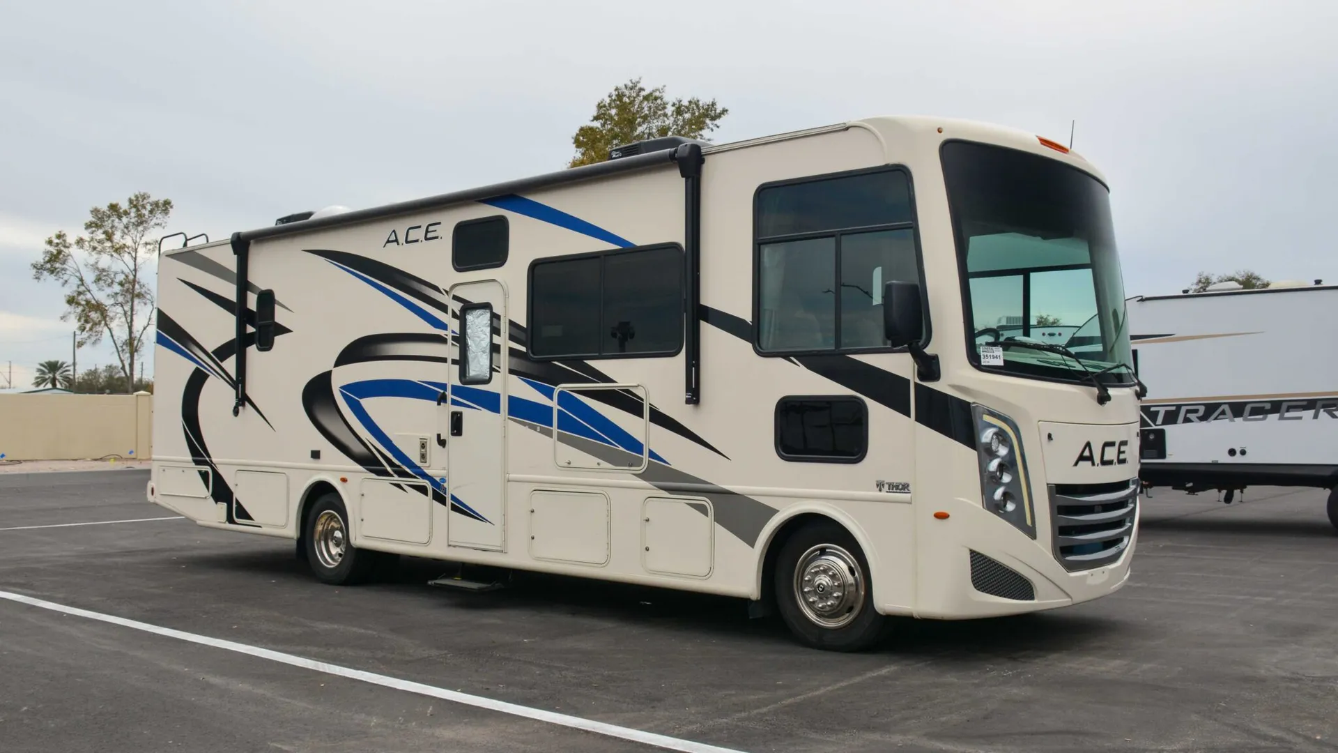 2023 Thor Motor Coach ACE 32B - Photo 2