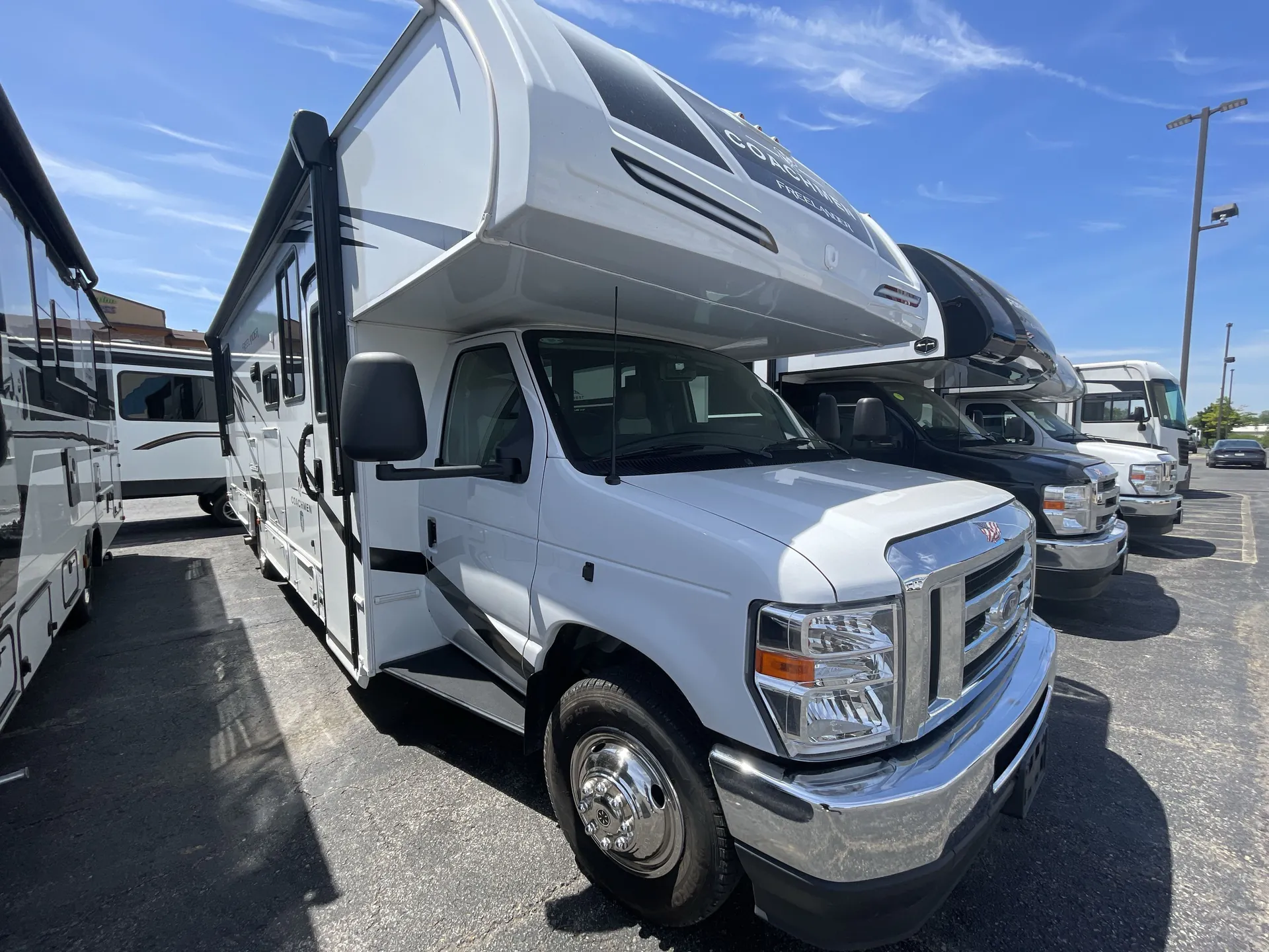 2025 Coachmen Freelander 31MB - Photo 2