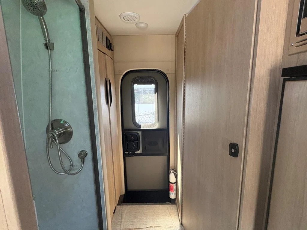 2025 Chinook RV Summit SS, Photos photo 19