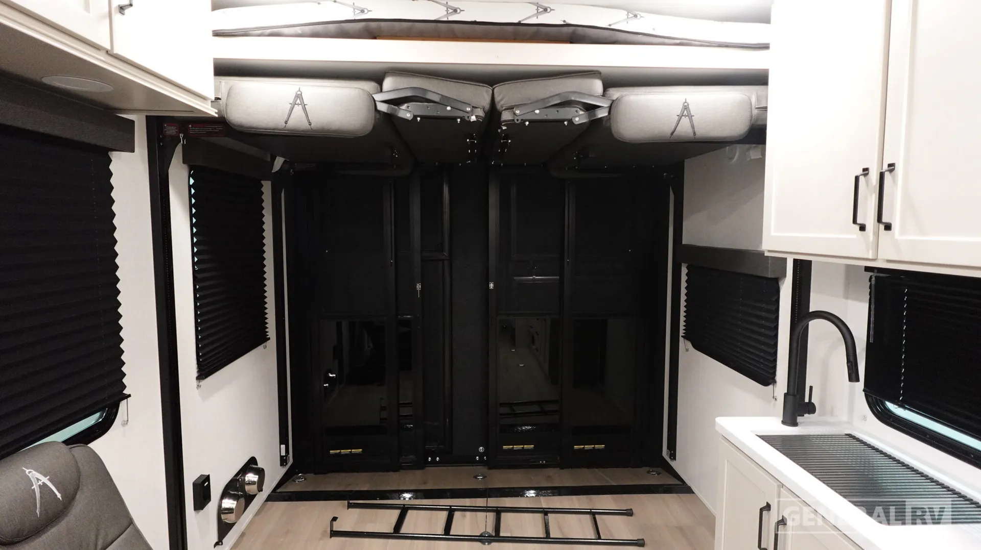 2027 Grand Design Momentum G-Class 21G - Photo 3