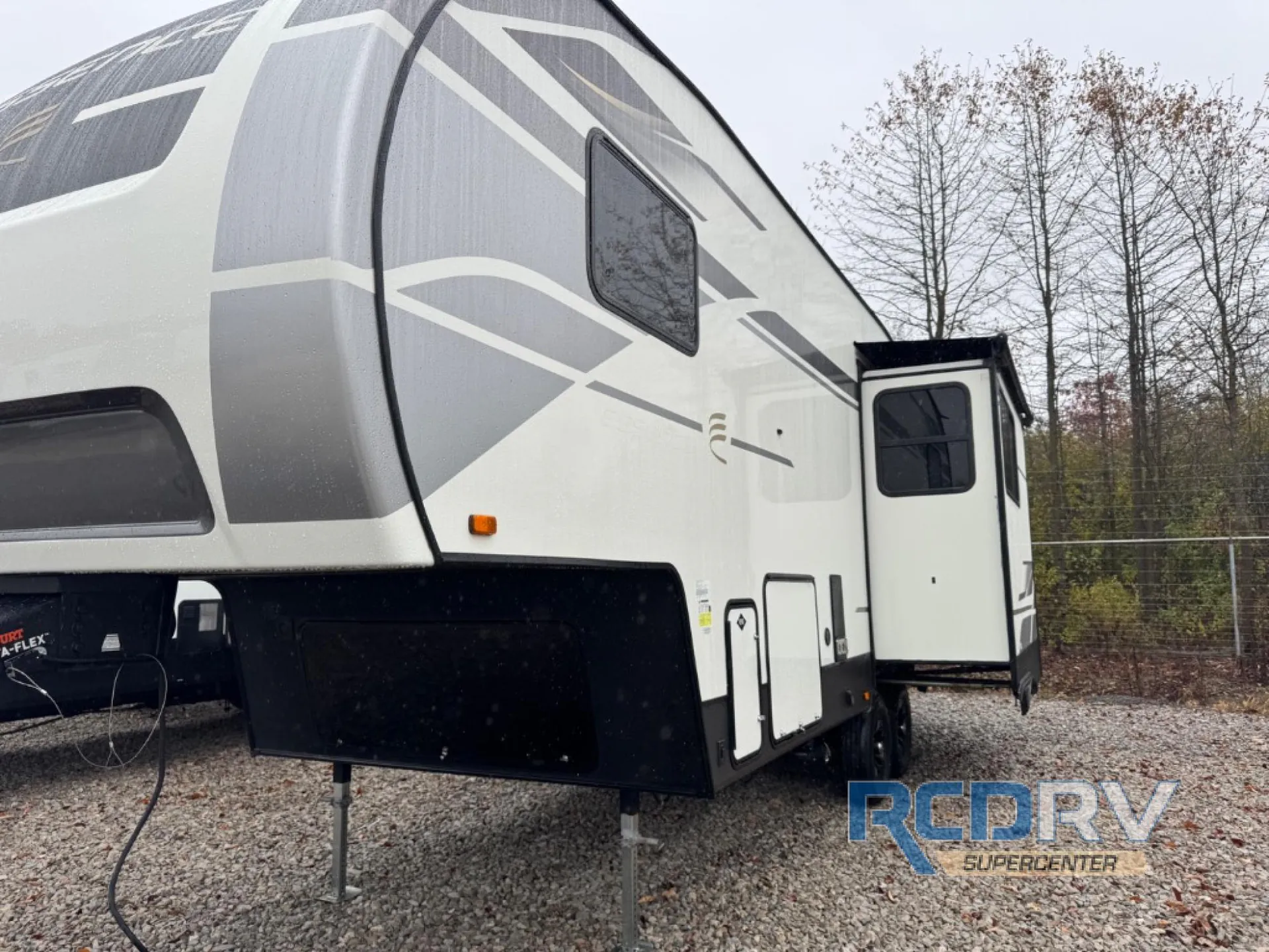 2024 Cruiser RV Essence E-25RK - Photo 3