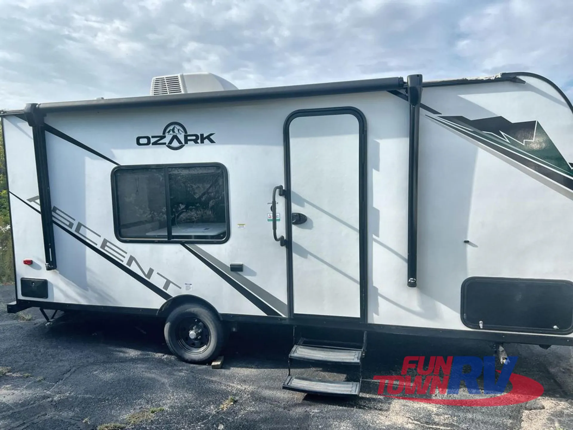 2022 Forest River Ozark 1660FQ - Photo 2