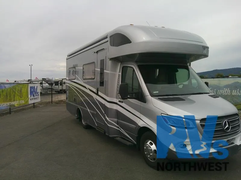 2021 Winnebago Navion 24J - Photo 2