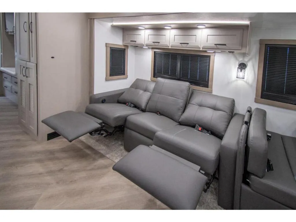 2027 Entegra Coach Emblem 36U, Photos photo 11