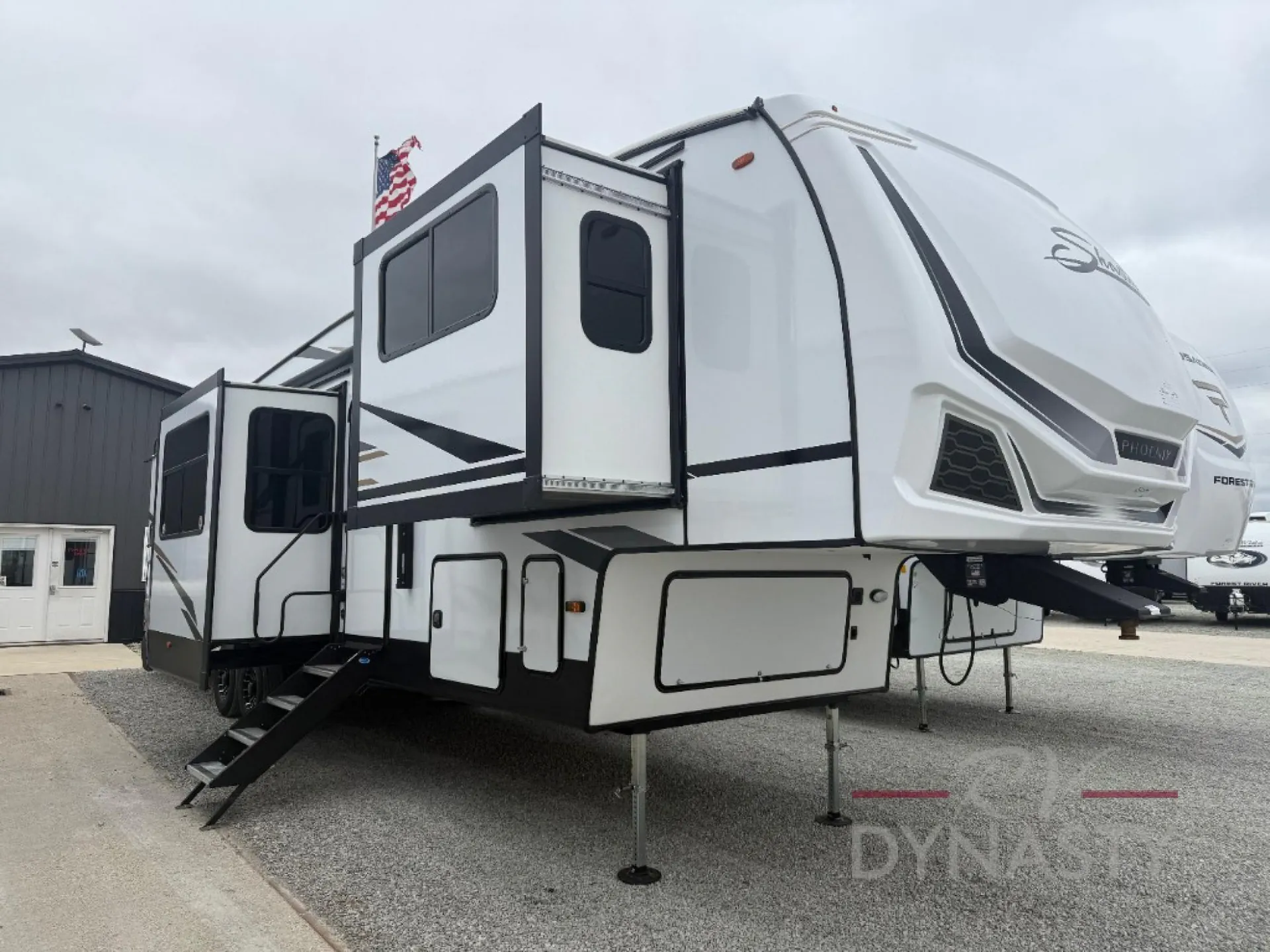 2026 Shasta RVs Phoenix 334FL - Photo 2