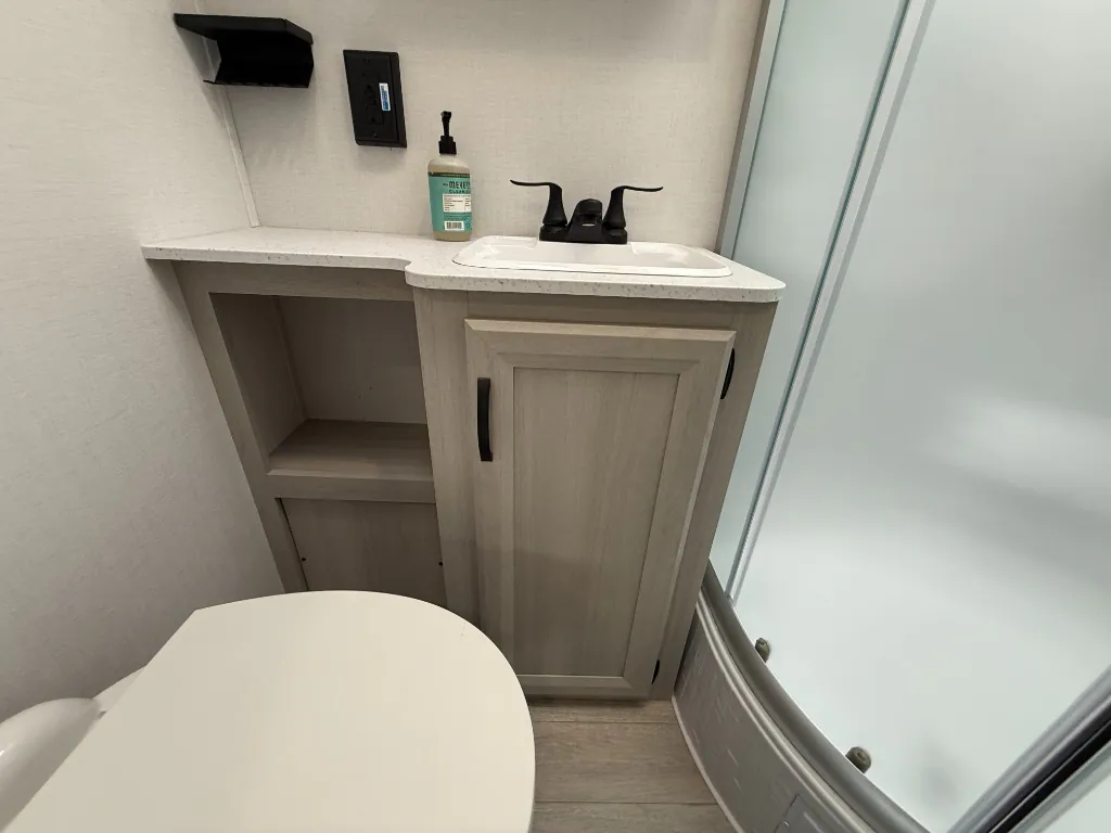 2027 Coachmen Catalina Legacy Edition 343BHTS (2 Queen Beds), Photos photo 46