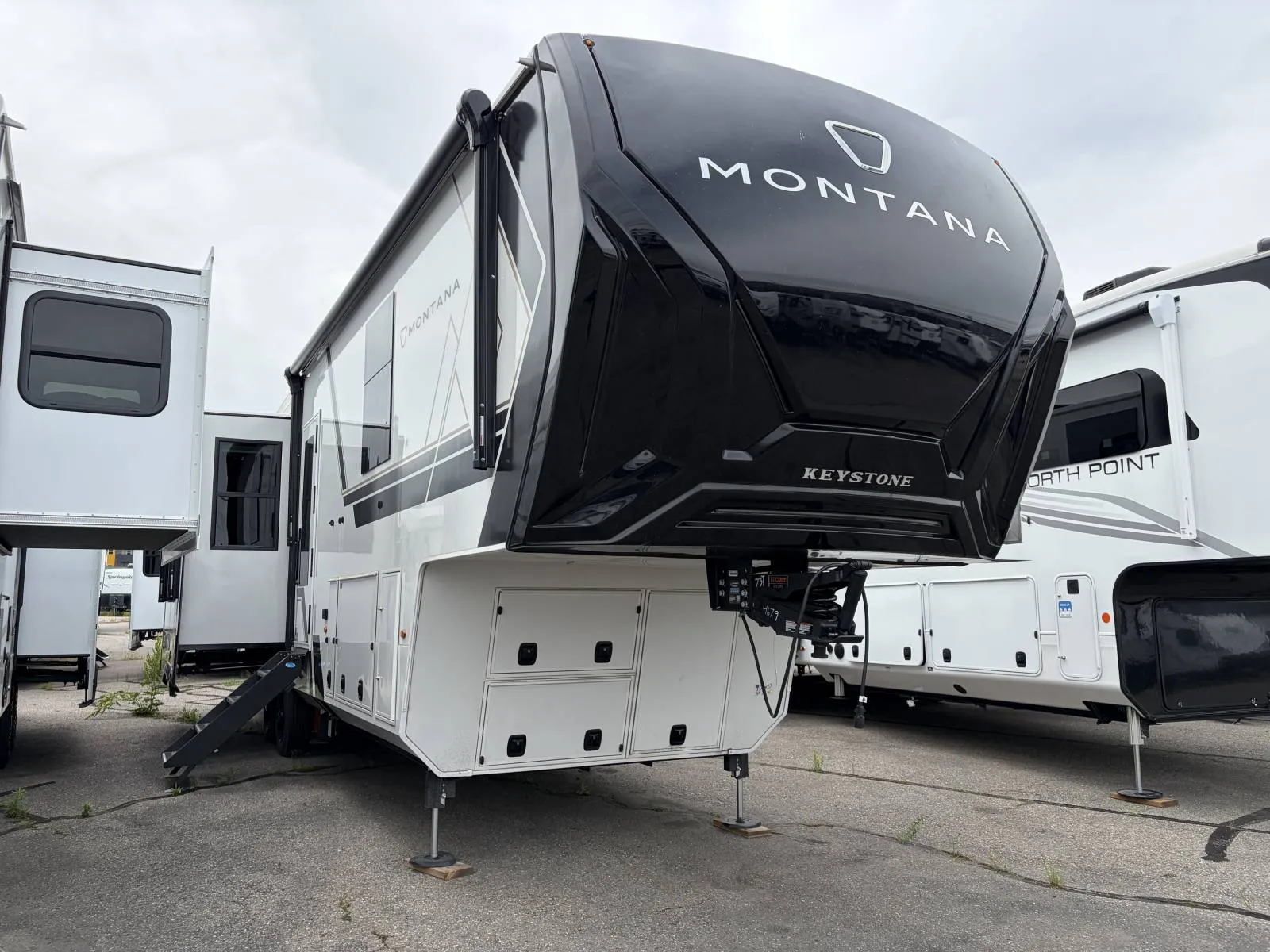 2026 Keystone Montana 3100RL - Photo 2