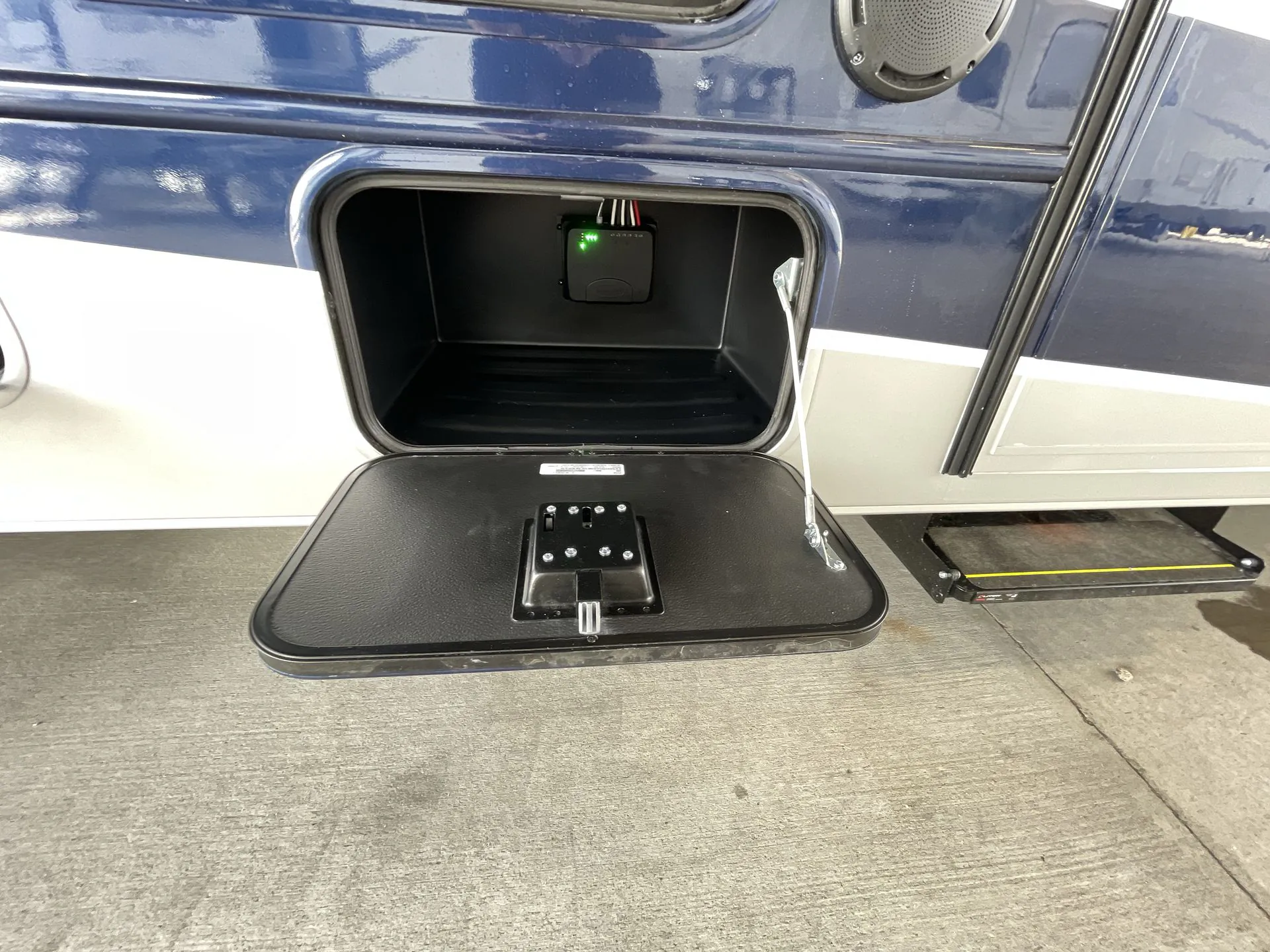 2025 Entegra Coach Esteem 29V - Photo 3