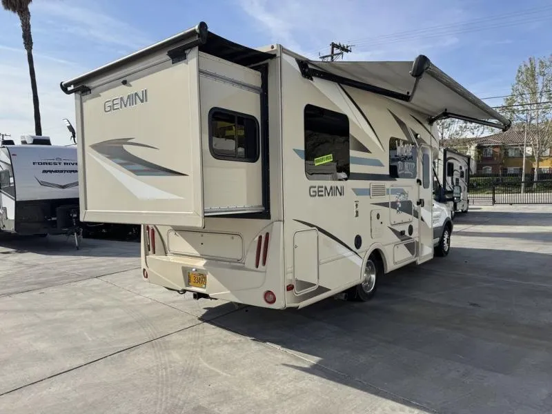 2016 Thor Motor Coach Gemini 23TR - Photo 3