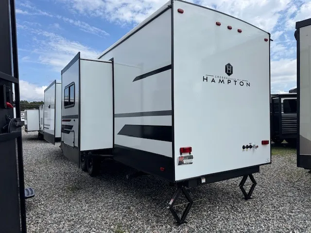 2026 CrossRoads RV Hampton 37FL - Photo 4