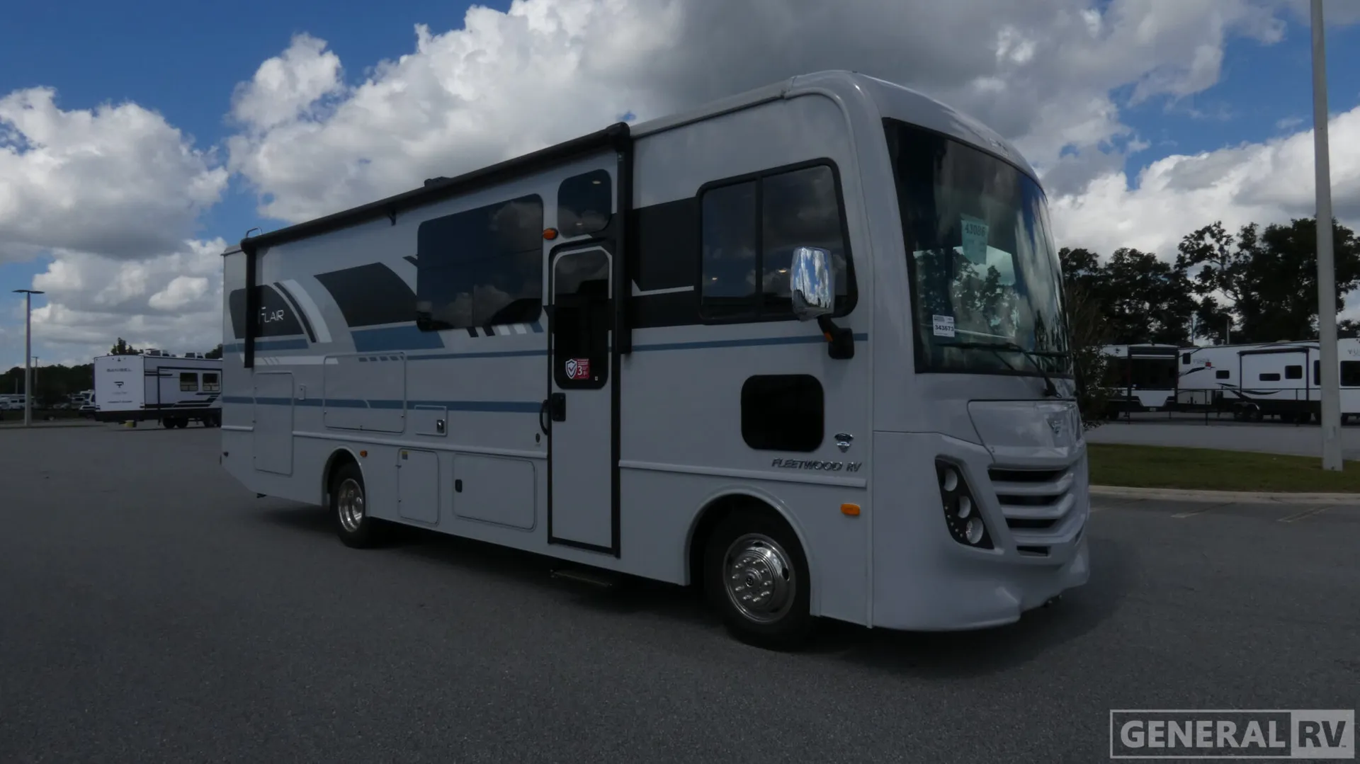 2026 Fleetwood Flair 29M - Photo 2