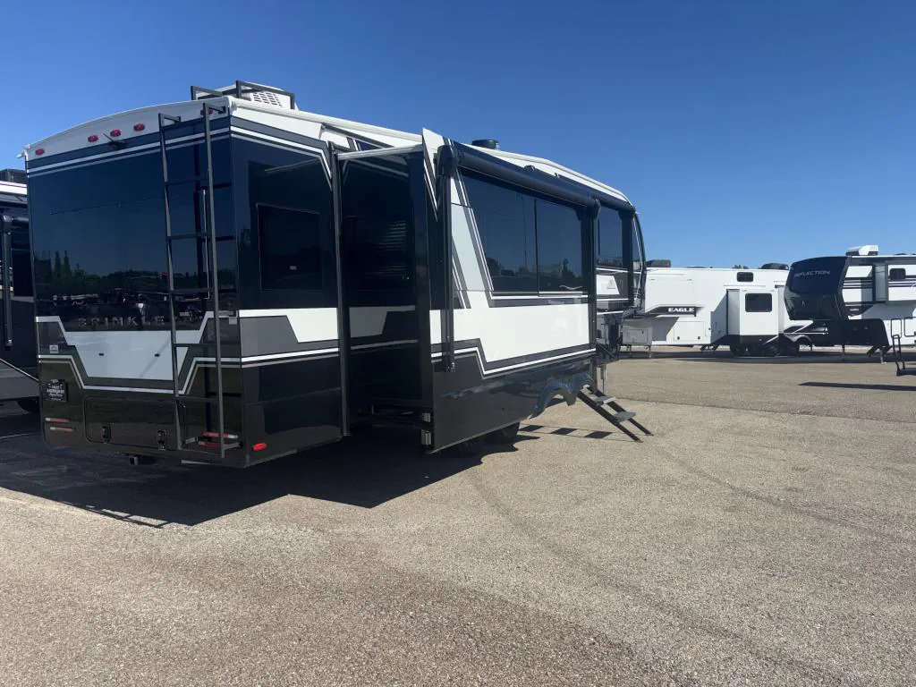 2026 Brinkley Model Z 3100, Photos photo 6