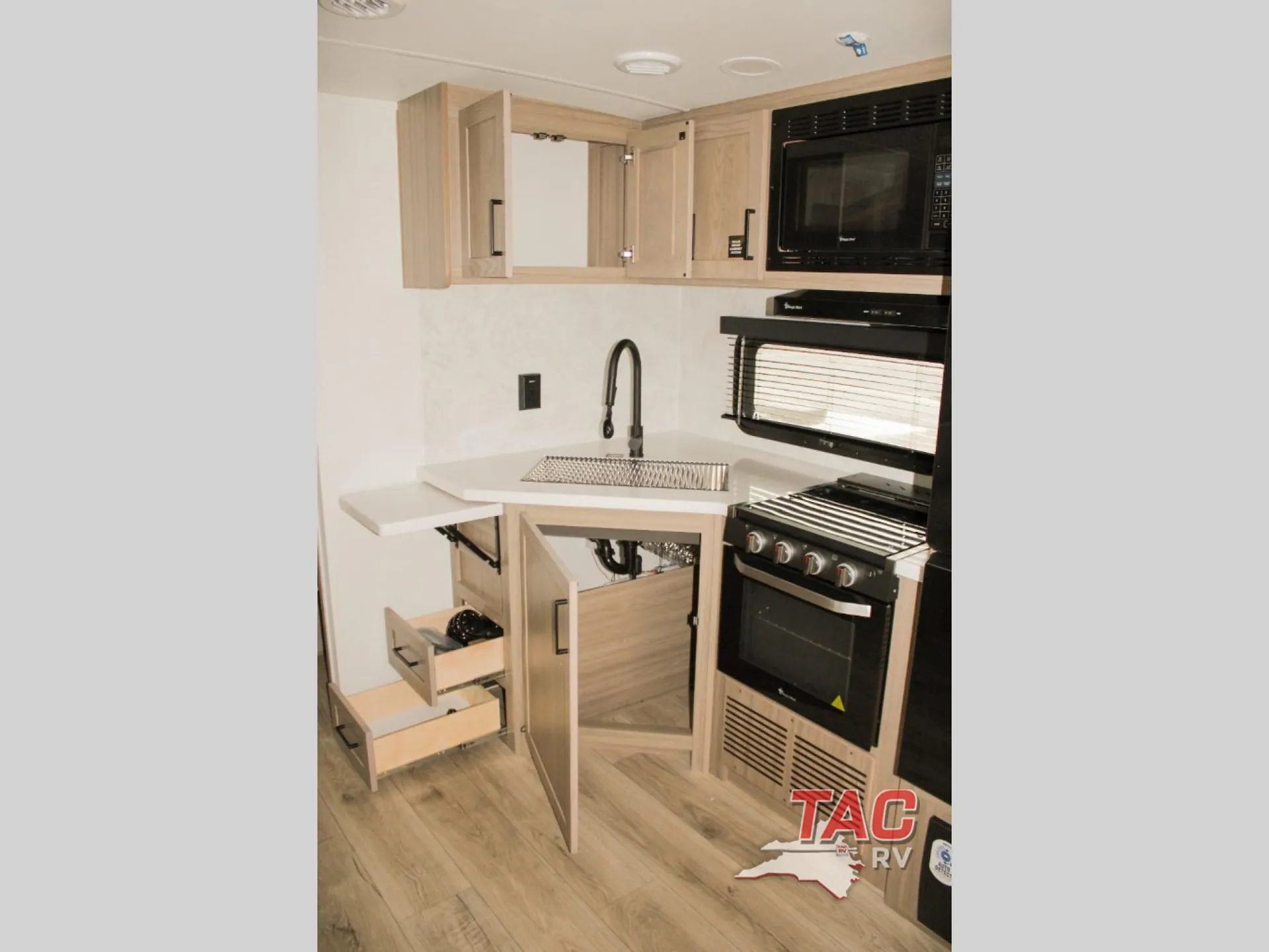2027 Forest River Rockwood Ultra Lite 2706BH - Photo 4