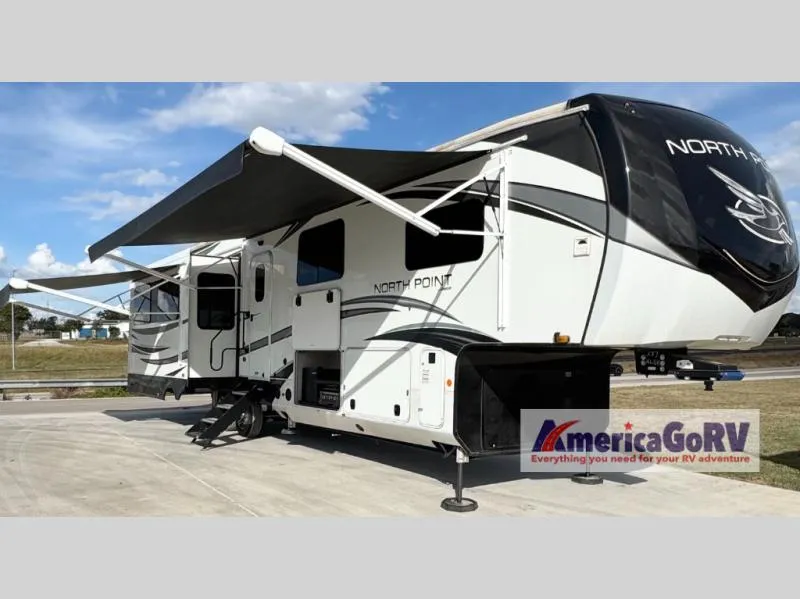 2023 Jayco North Point 377RLBH - Photo 2