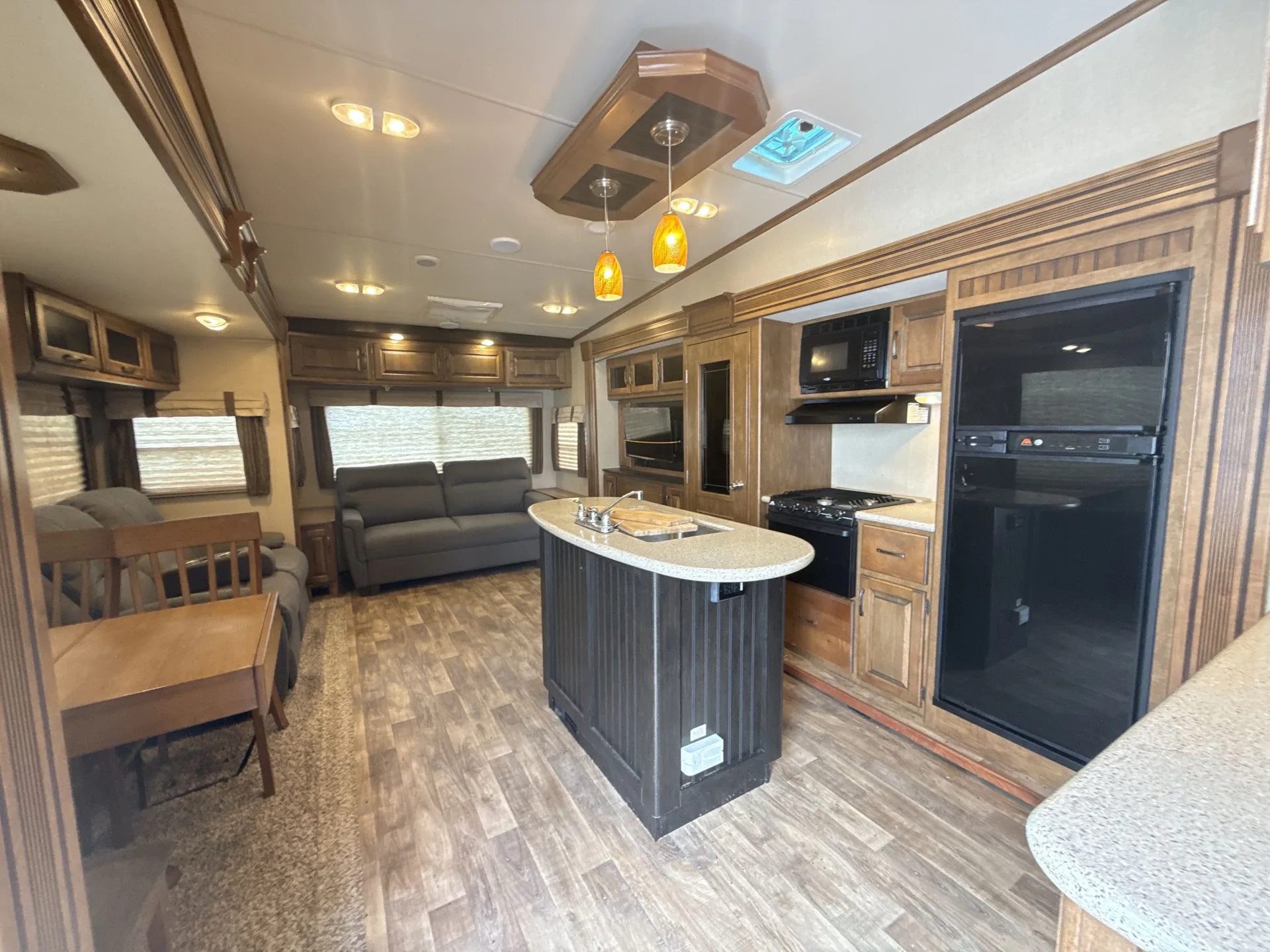 2015 Grand Design Reflection 303RLS — living area main