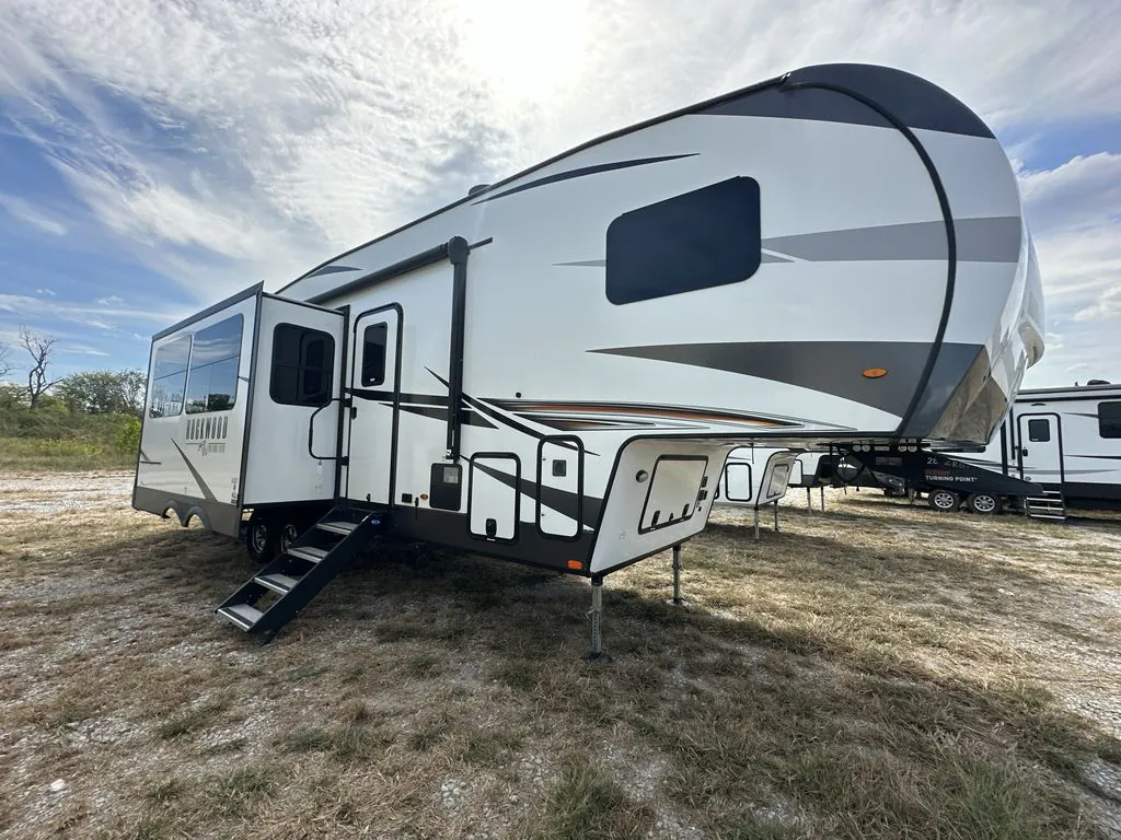 2022 Forest River Rockwood Ultra Lite 2892RB - Photo 2