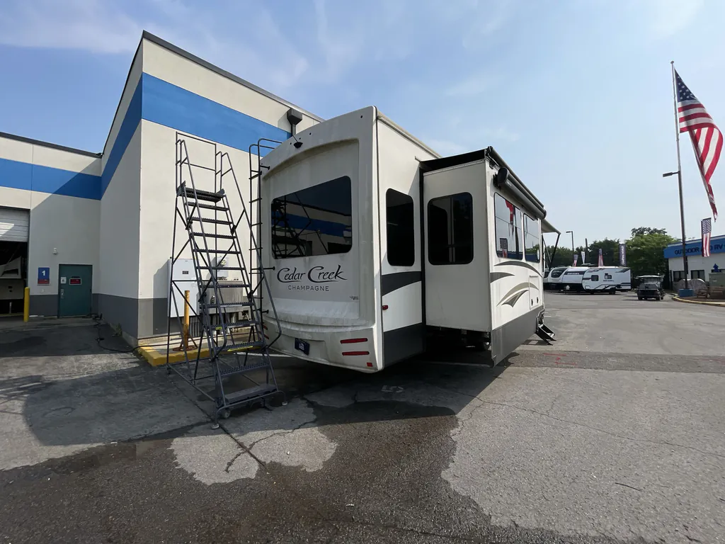 2021 Forest River Cedar Creek Champagne Edition 38EL, Photos photo 4