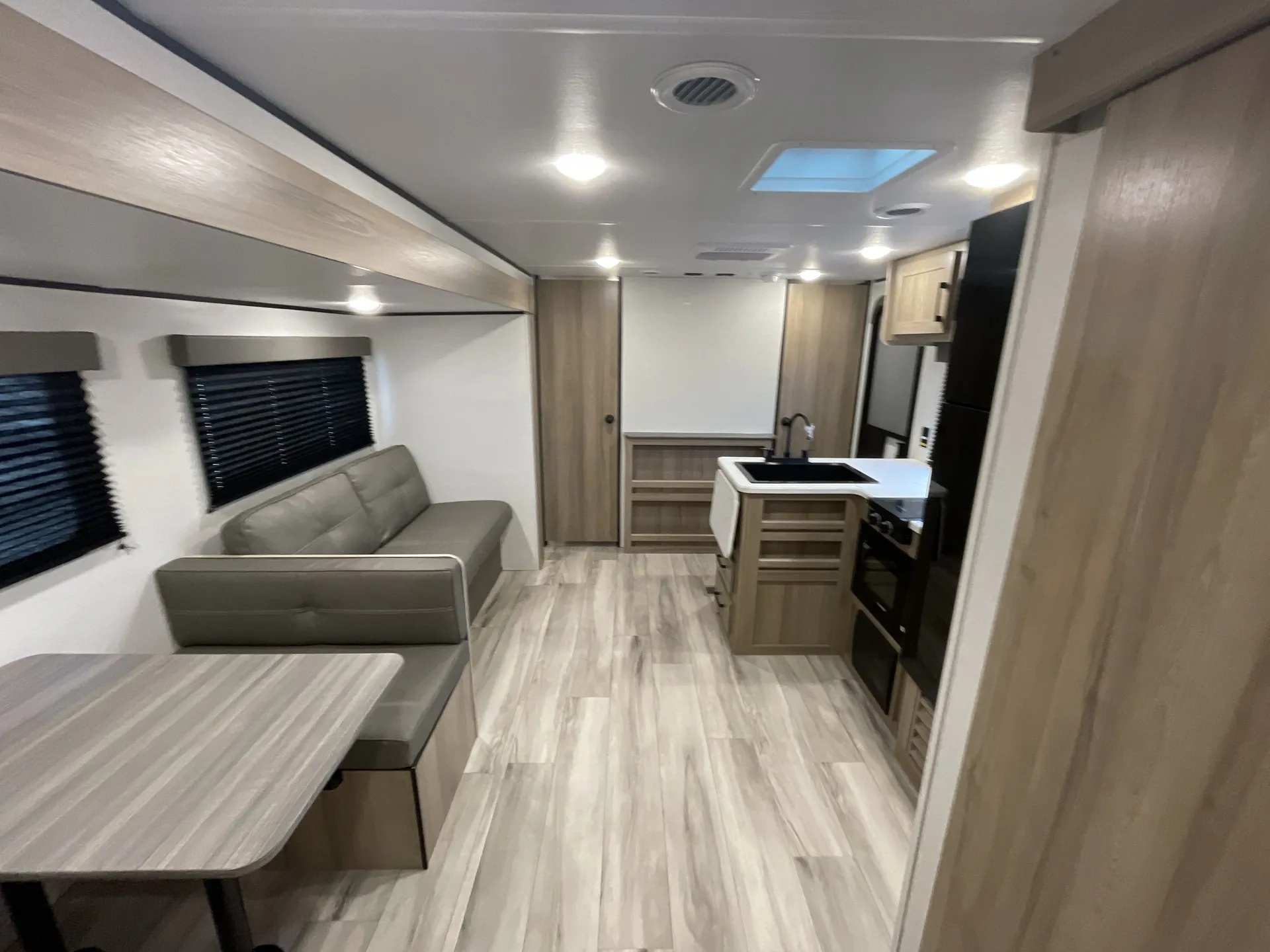 2026 Keystone Coleman 27B — living area main