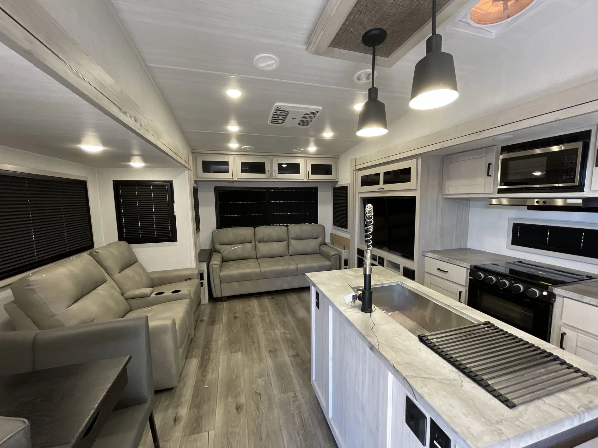 2025 East to West Blackthorn 28RL — living area main