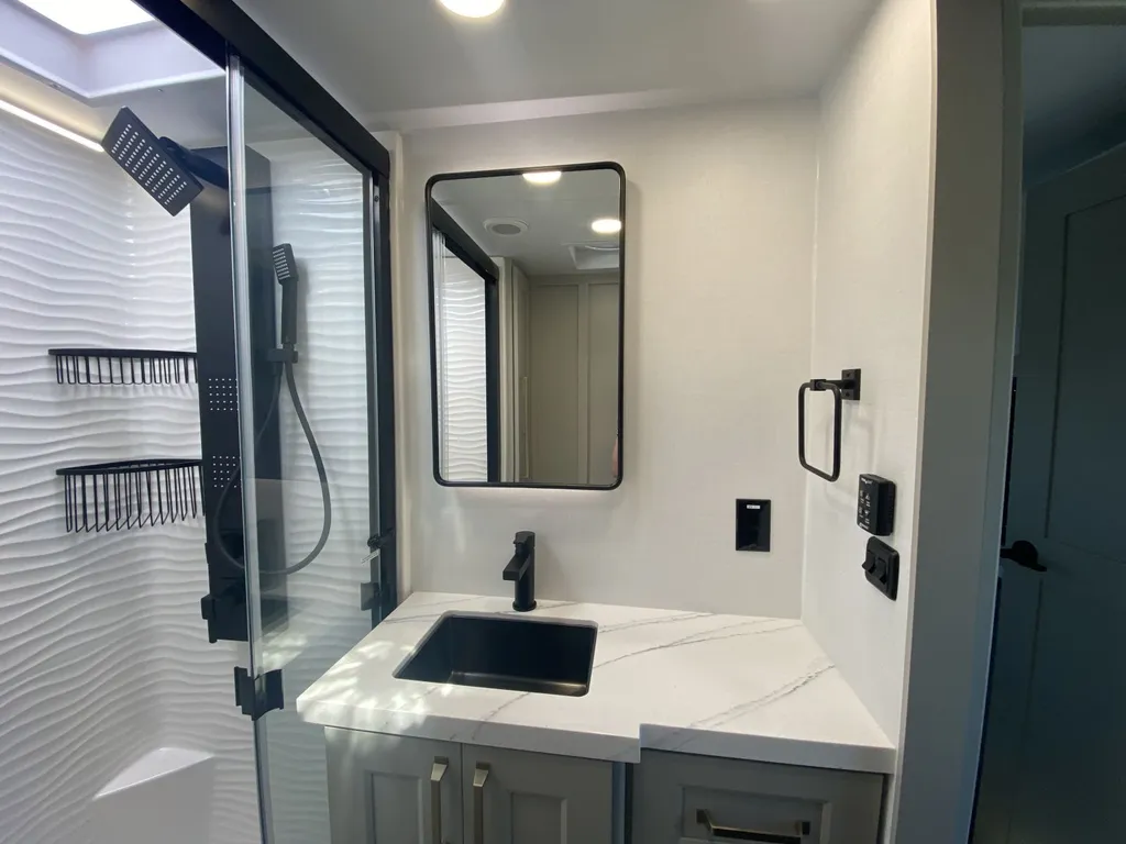 2026 Brinkley Model G 4150, Photos photo 32