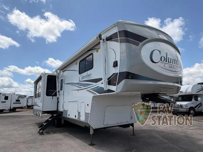 2022 Palomino Columbus 299RL - Photo 2