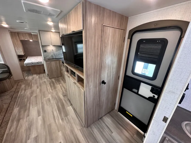 2021 Winnebago Minnie 2701RBS - Photo 3