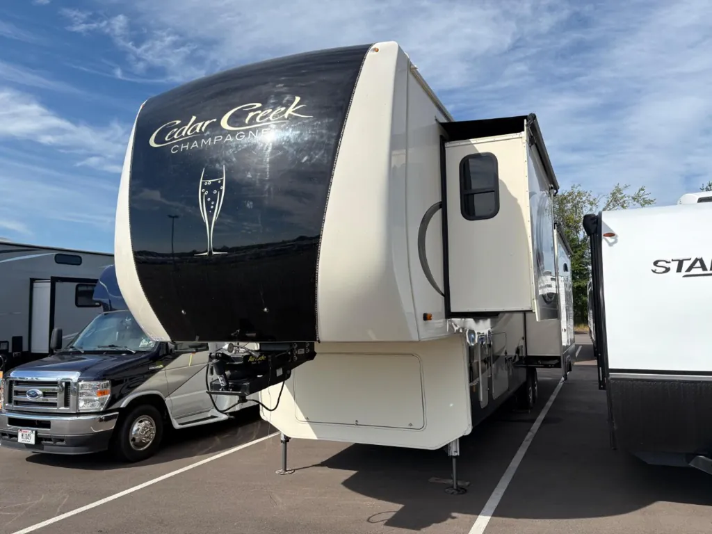 2020 Forest River Cedar Creek Champagne Edition 38EL, Photos photo 4