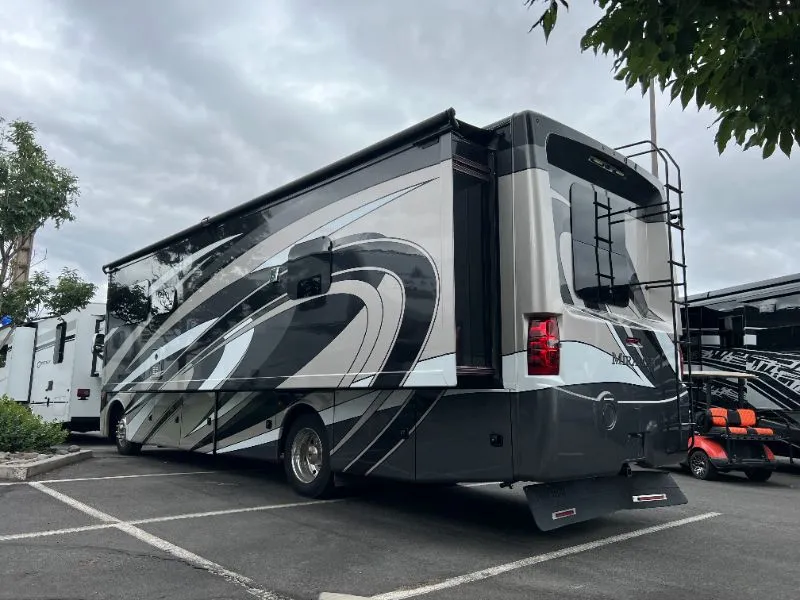 2020 Thor Motor Coach Miramar 32.2 - Photo 3