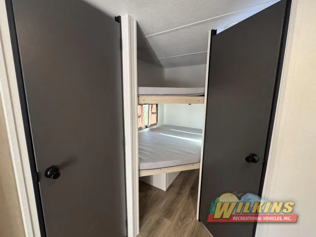 2026 Shasta RVs i-5 Edition 527BHS, Photos photo 14
