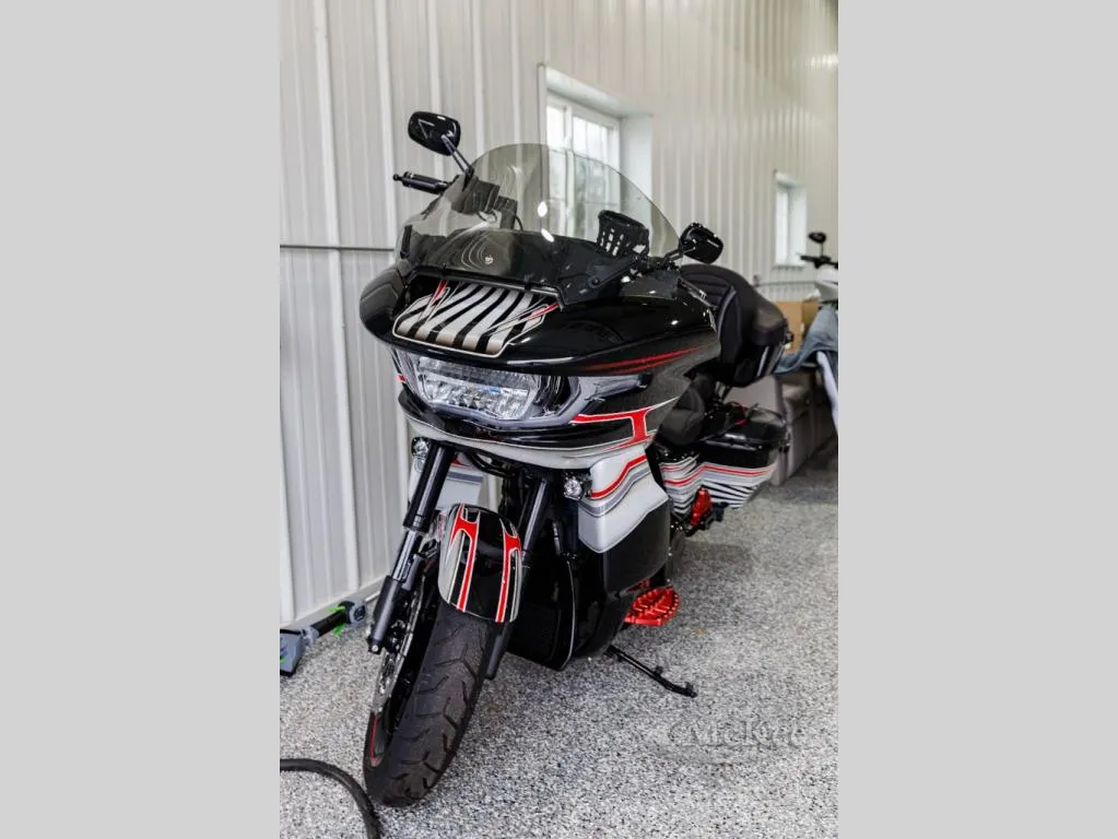 2023 Harley-Davidson Road Glide CVO - Photo 2