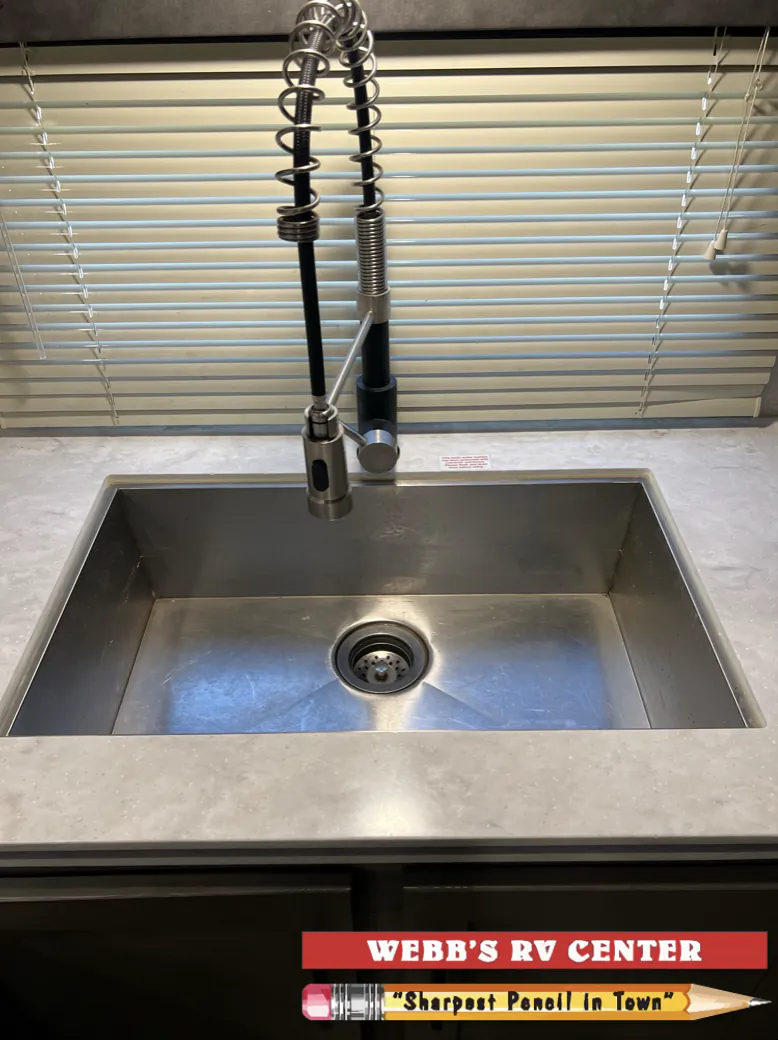 2021 Keystone Raptor 423, Photos photo 18