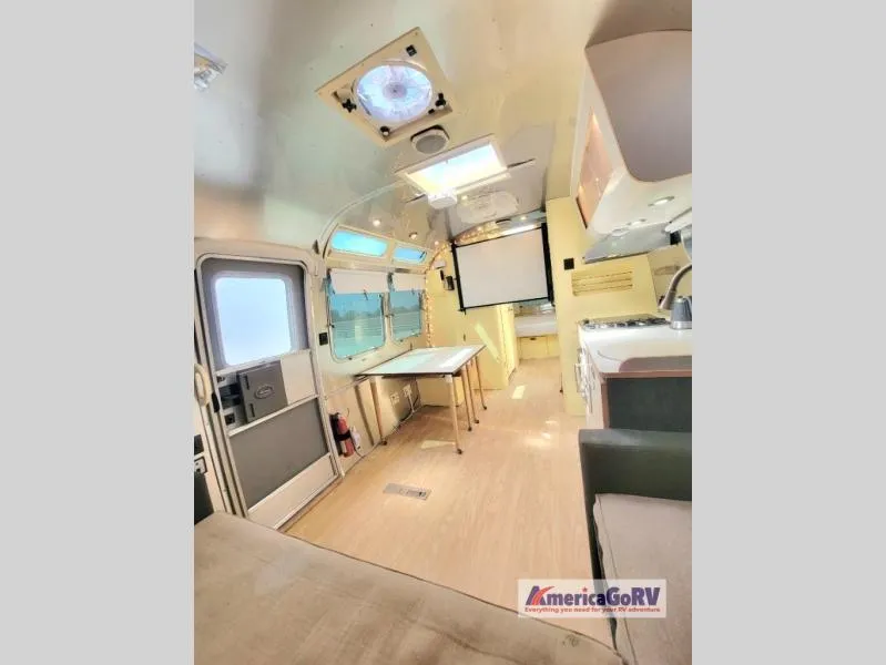 2005 Airstream International 28 - Photo 3