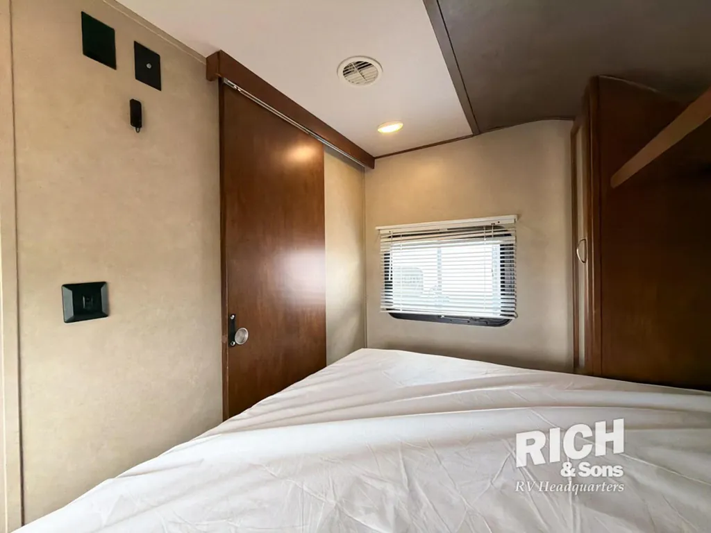 2017 Forest River Vibe Extreme Lite 224RLS, Photos photo 12