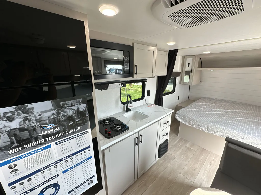 2027 Jayco Jay Flight 175FQ, Photos photo 9