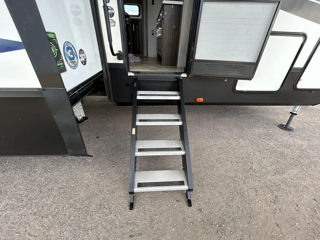 2019 Grand Design Momentum 381M, Photos photo 28