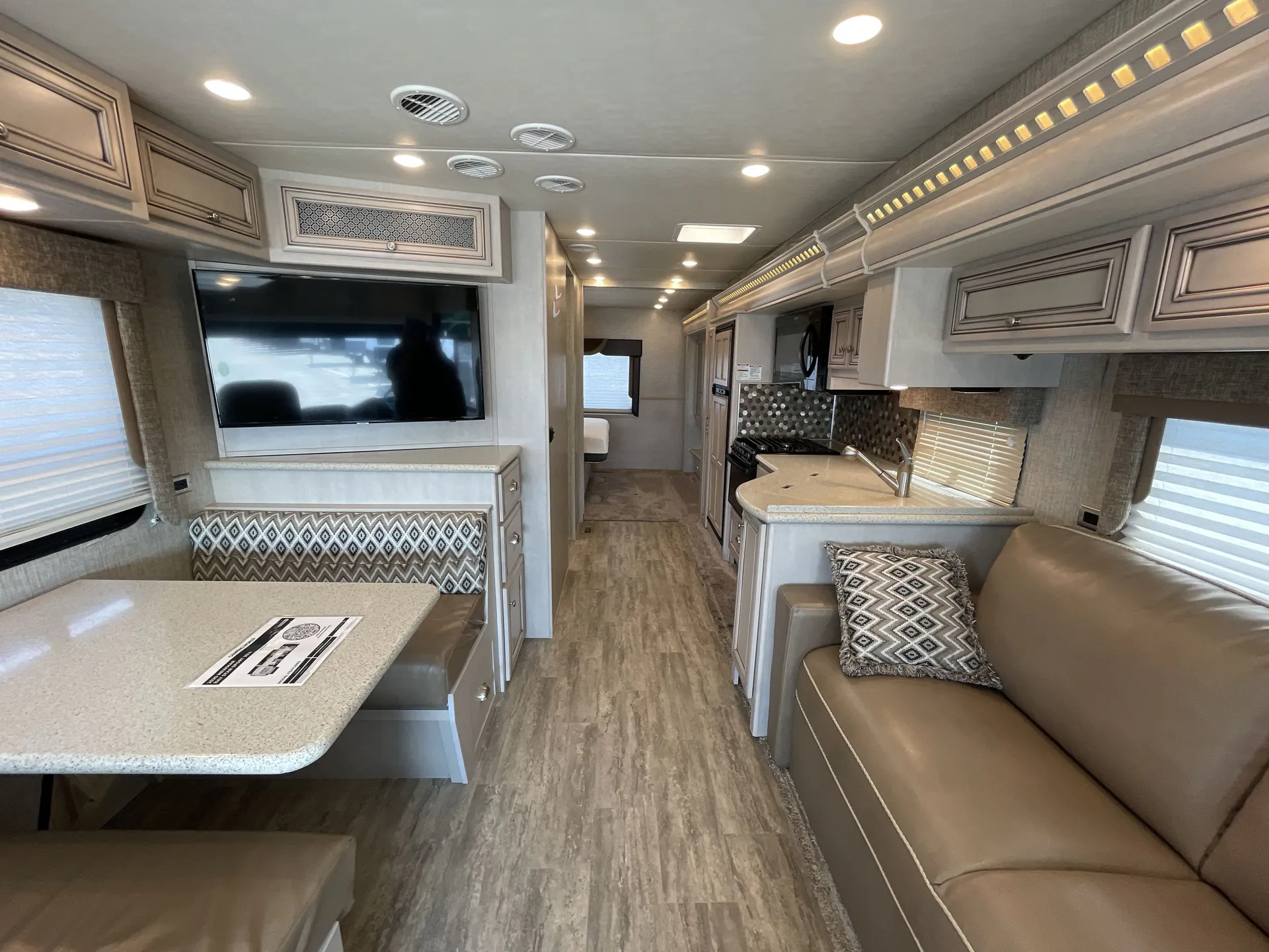 2020 Newmar Bay Star Sport 3014 — living area main